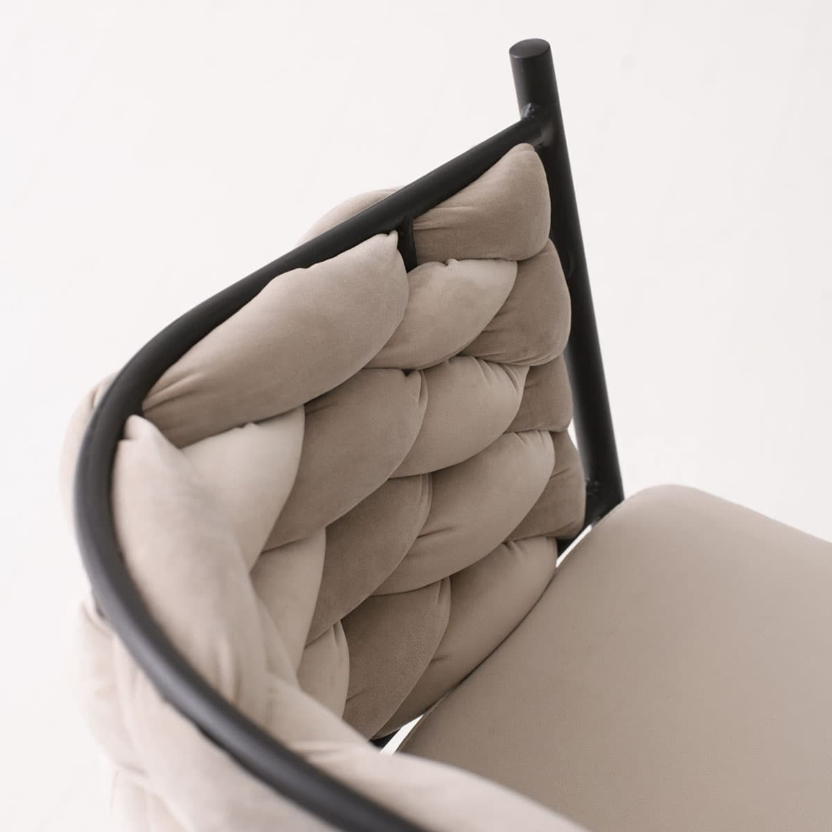 Chaise Liva – Modernité, confort & structure durable