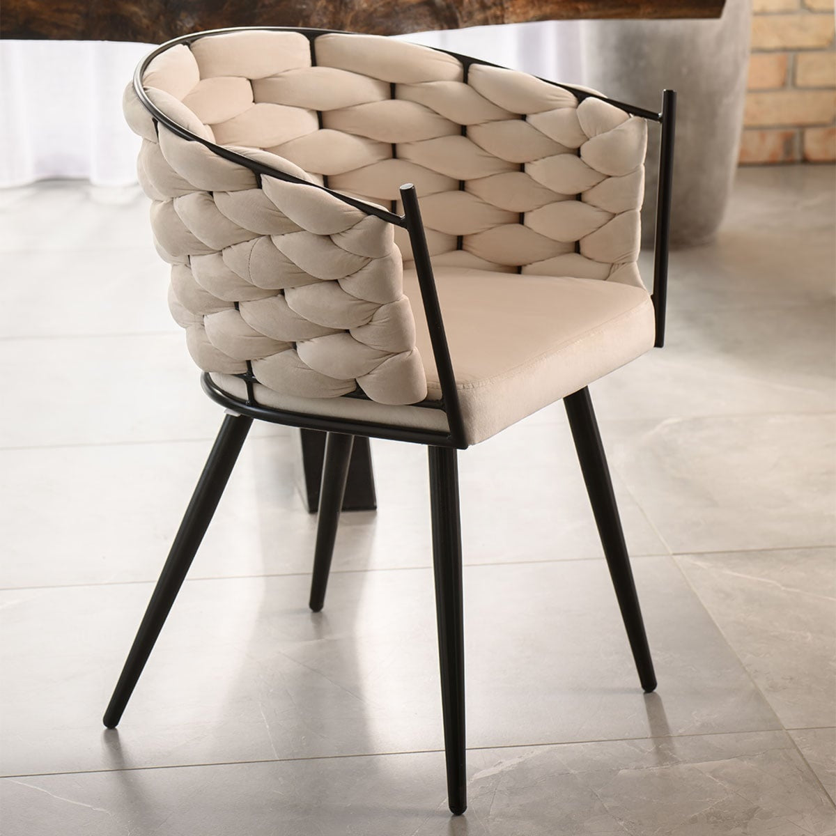 Chaise Liva – Modernité, confort & structure durable