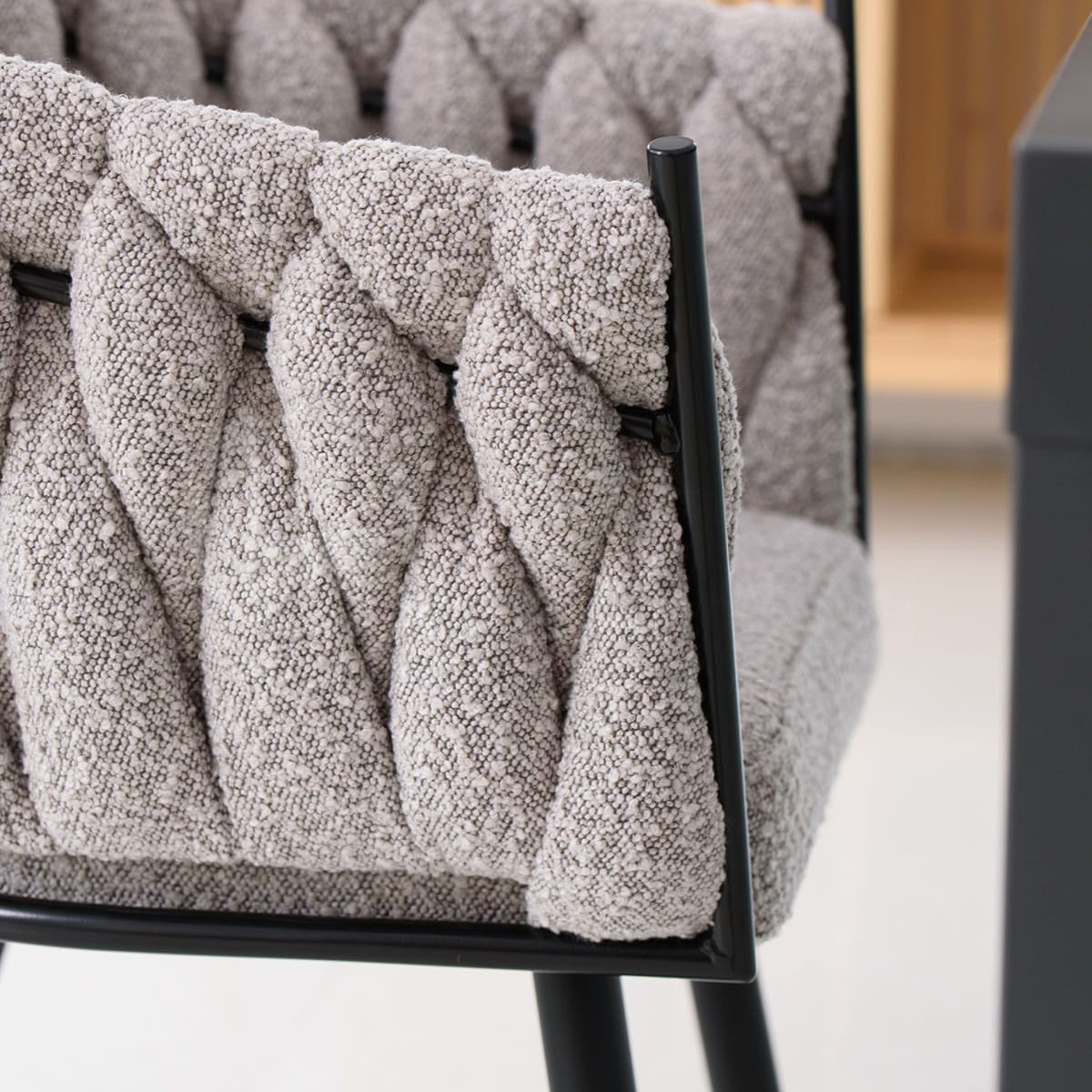 Chaise Liva – Modernité, confort & structure durable