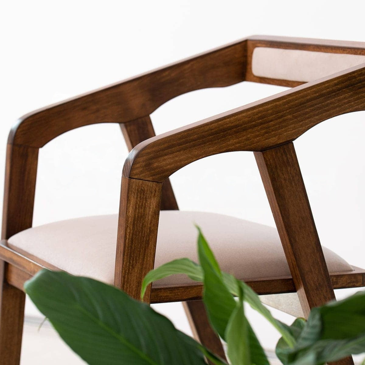 Chaise Lusya – Simplicité naturelle & confort du quotidien