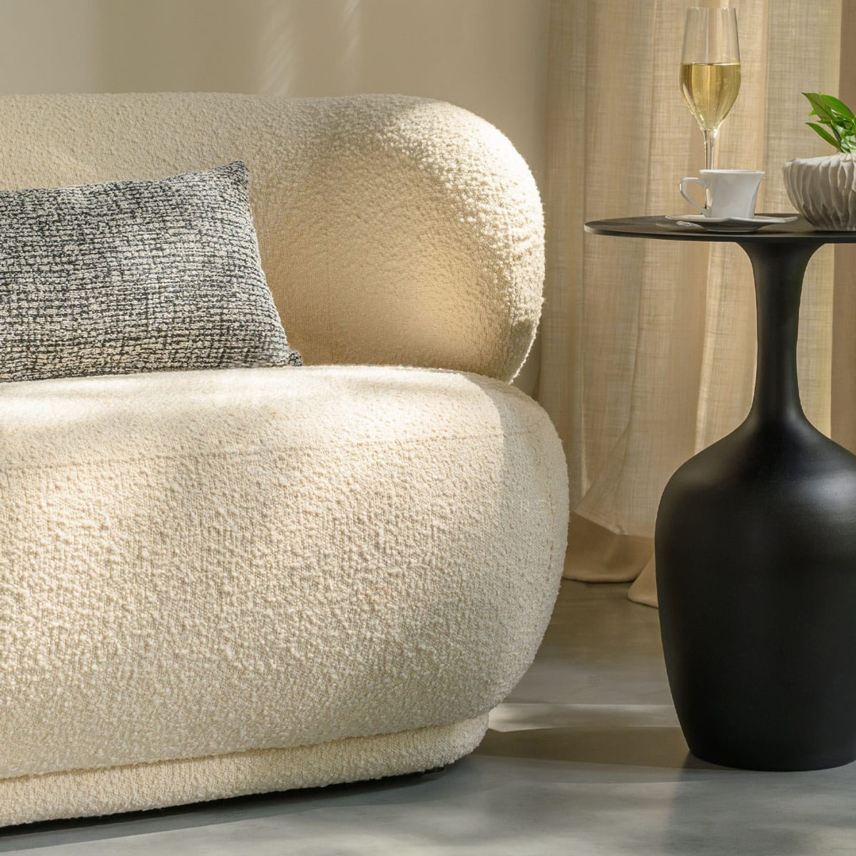 Maïa II – Canapé 2 places au style aristocratique