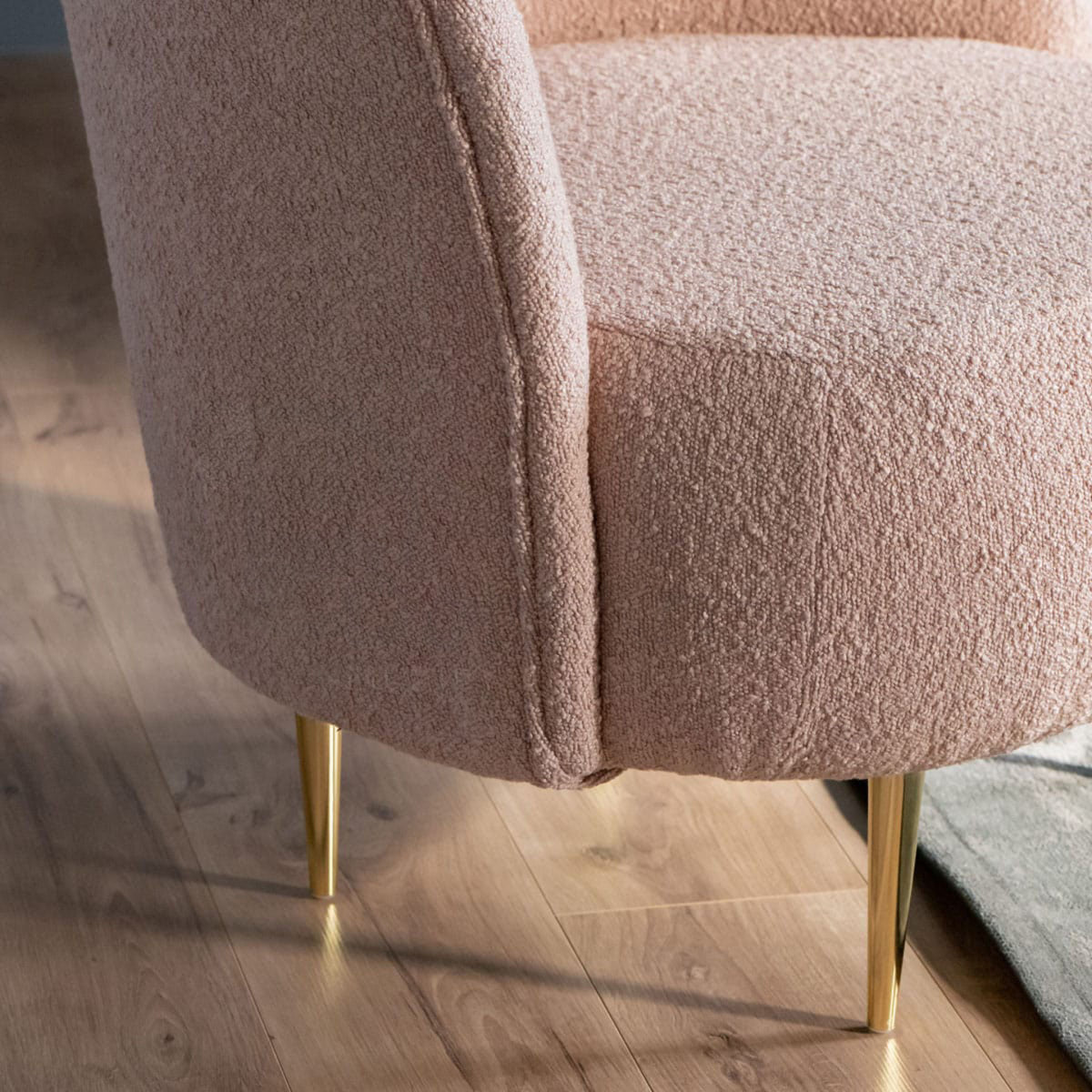 Milo – Fauteuil design au confort généreux