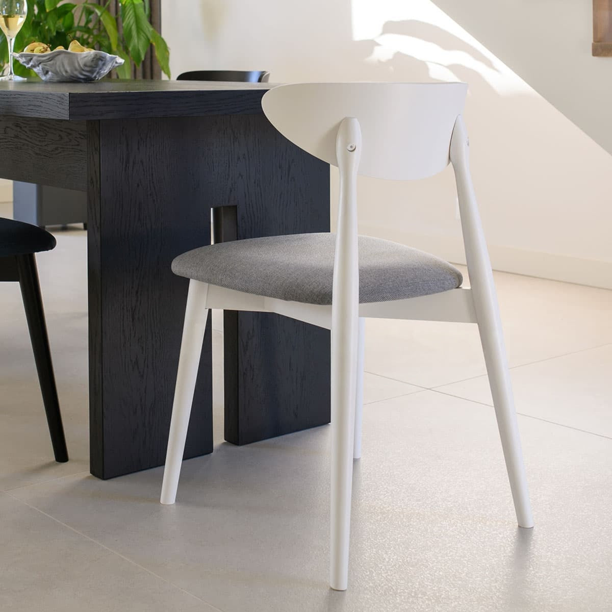 Chaise Ilan – Bois massif & caractère naturel