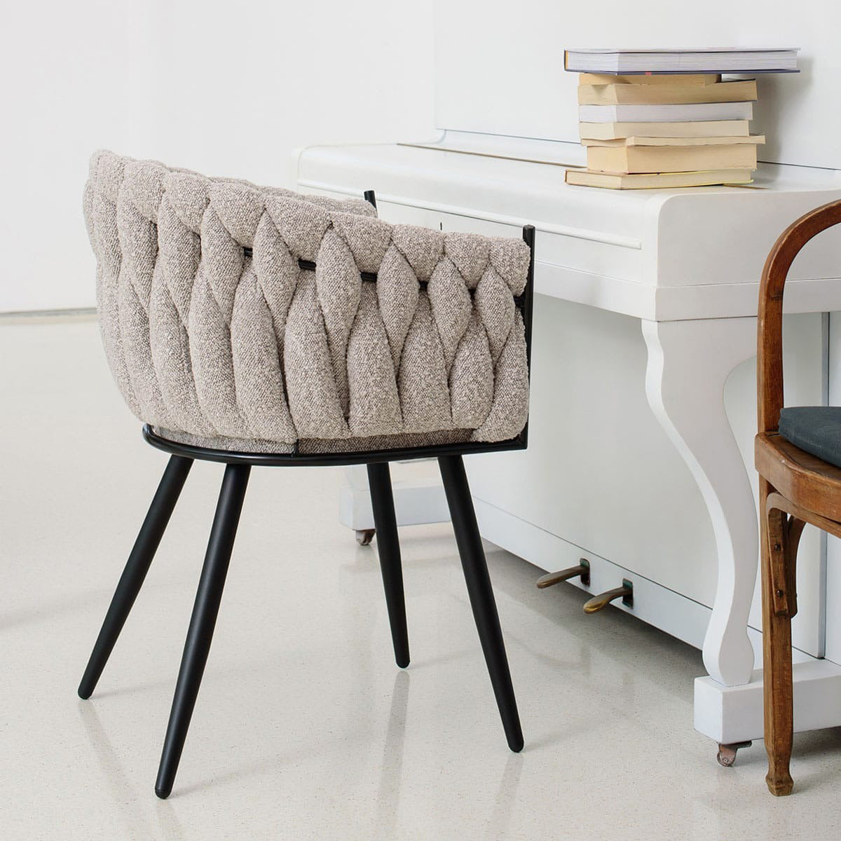 Chaise Liva – Modernité, confort & structure durable